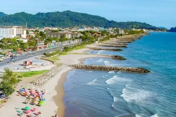 Padang Beach, Beautiful Beach with Stunning Natural Charm in West Sumatra